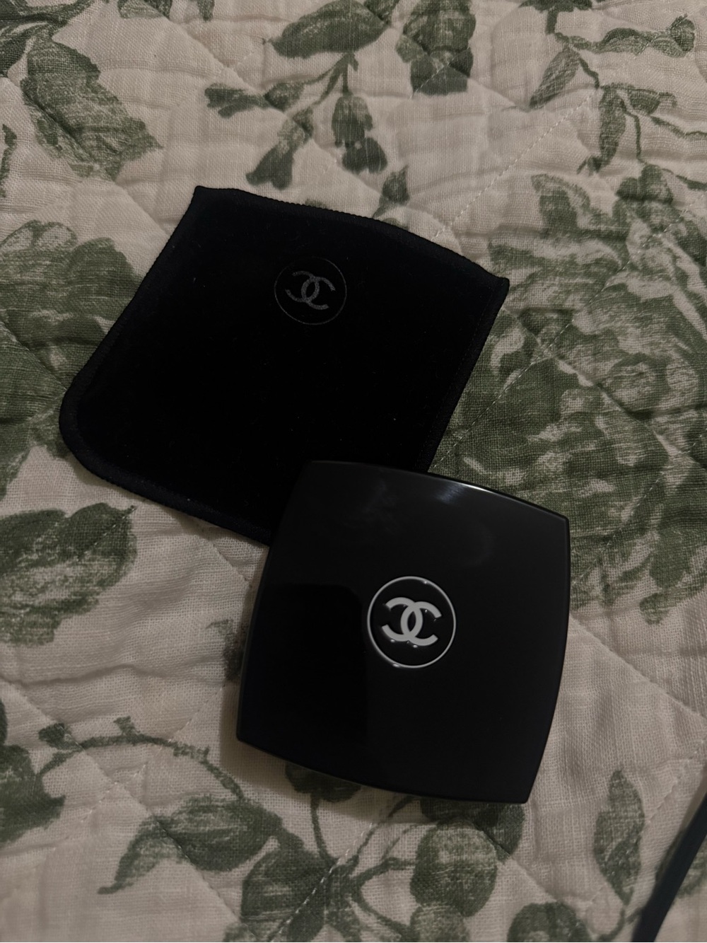 CHANEL Black Lacquer Compact with Velvet Pouch